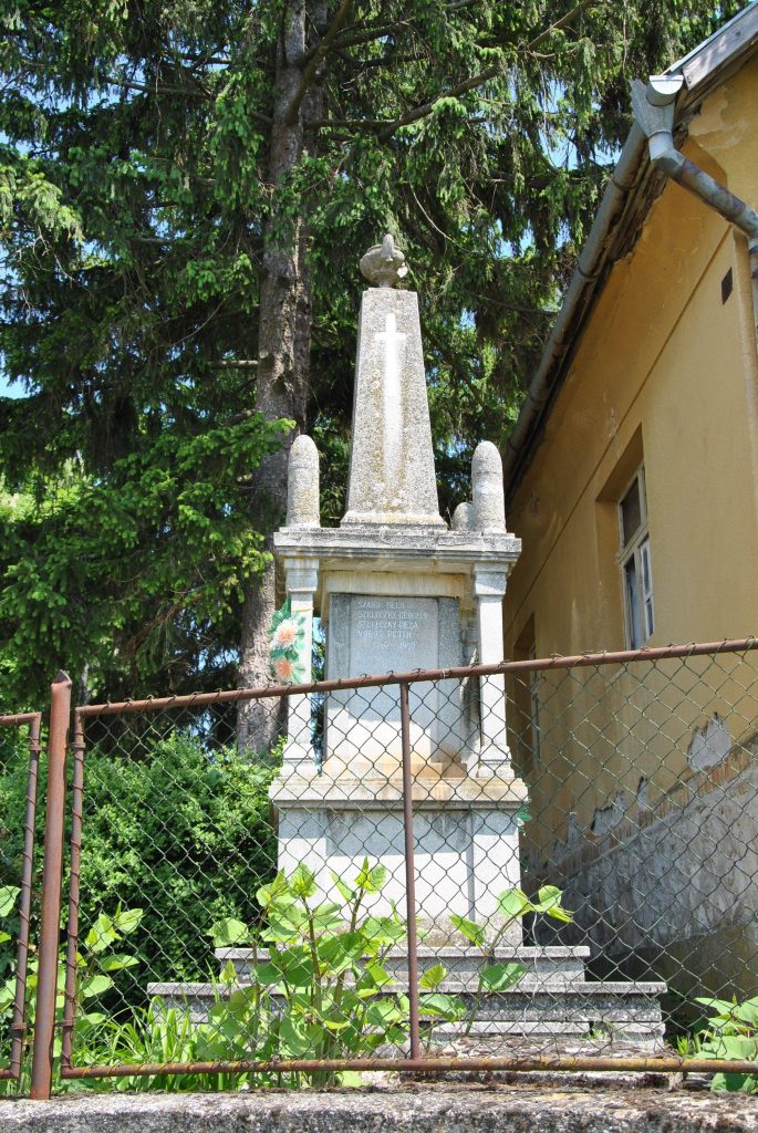 Háborús emlékmű, Garampáld (Liszka József felv., 2015)